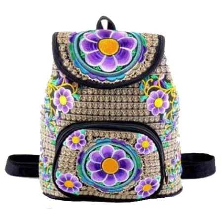 Etnische borduurtas, de perfecte accessoire om uw benodigdheden in stijl te dragen. Een unieke en comfortabele tas, ideaal voor elke gelegenheid.