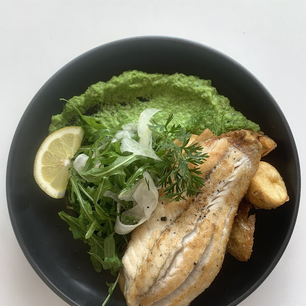 Herb crusted barramundi with a pea and garlic purée, rocket and fennel garnish ….yum