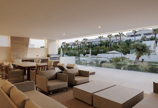 Apartment with terrace and pool 2