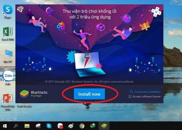 Bước 2: Sau đó bấm chọn “Tải xuống Bluestacks 5.0” mục trên cùng bên phải của trang web