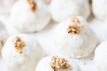 Holiday Spiced Almond Shortbread Cookies