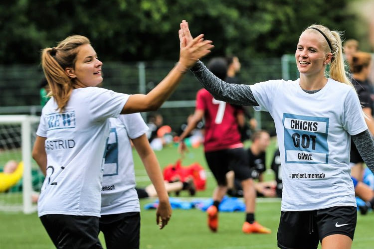 Belgian Cats blijken aardige voetballers ... een ideetje voor de Flames?