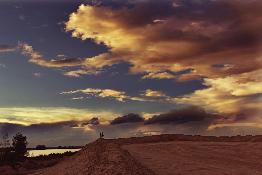 Pulmafotograaf Rustam Khadzhibaev (harus). Foto tehtud 11 september 2014