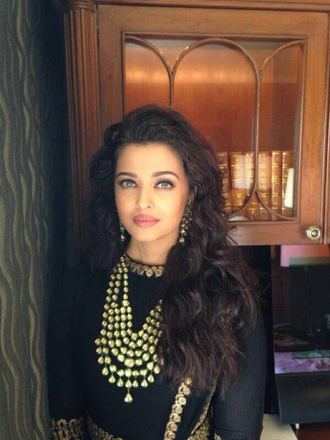 Aishwarya Rai at Kalyan Jewellers, 