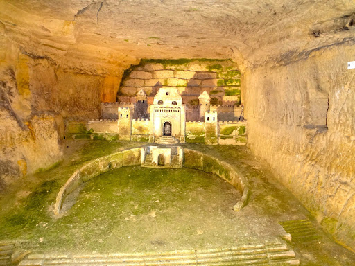 Catacombs (very sad place) Paris France 2011