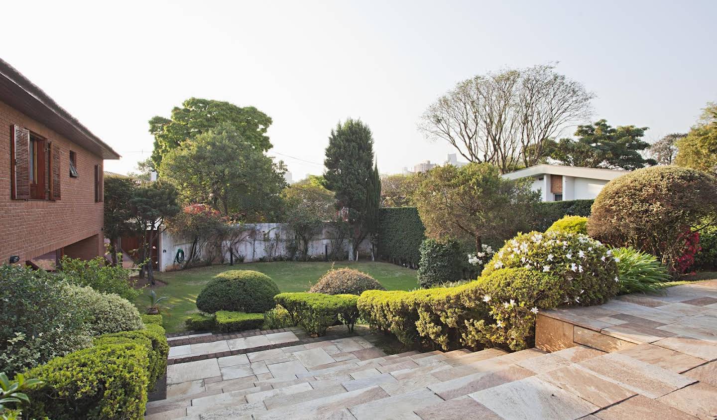 House with pool and garden São Paulo