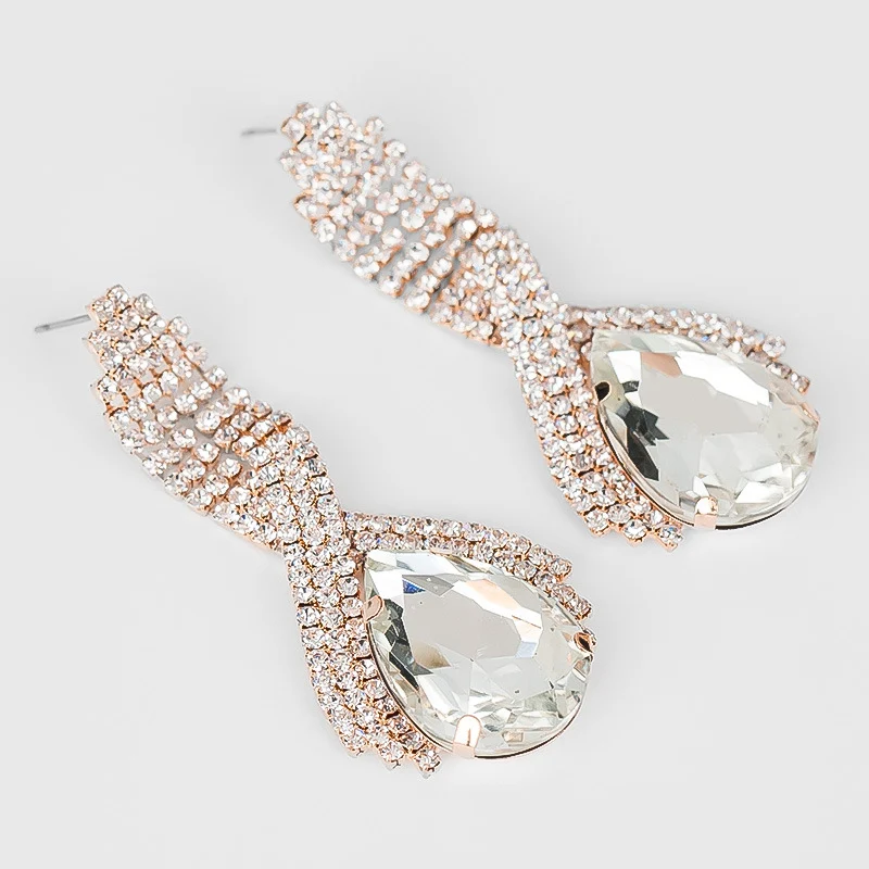 Boucles d'oreilles magnifiques Banquet Party Queen, l'accessoire parfait pour les fêtes. Brillez et soyez élégante avec ces boucles d'oreilles exceptionnelles.