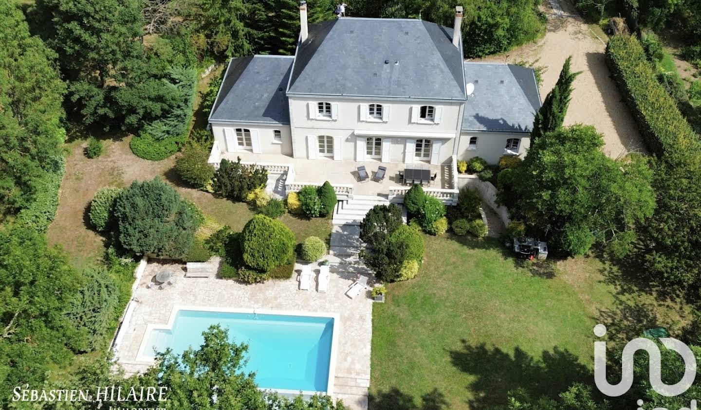 House with pool and terrace Checy