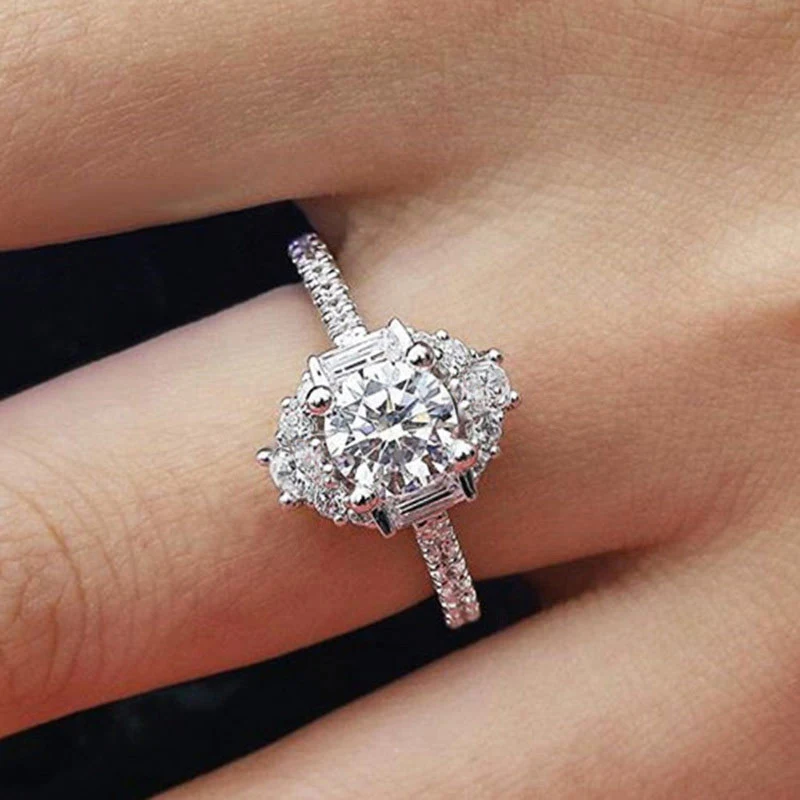 Anello donna con zircone rotondo Brillantezza elegante per ogni occasione Gioiello delicato con zirconi scintillanti da regalare o indossare.