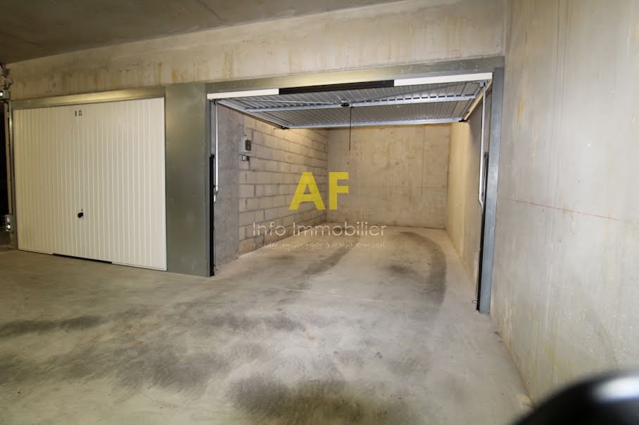 Location  parking  15 m² à Boulouris (83700), 175 €