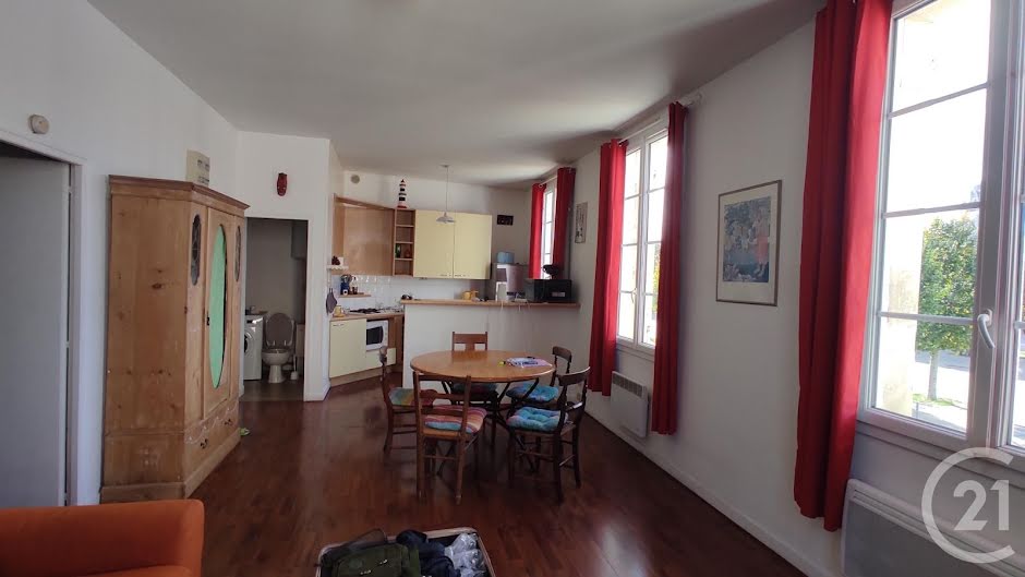 Vente appartement 2 pièces 44 m² à Saintes (17100), 139 200 €