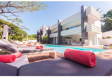 Villa with pool and terrace 10