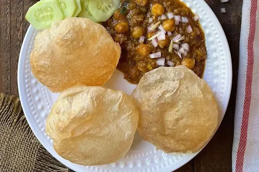 Chole Poori [4 Poori]