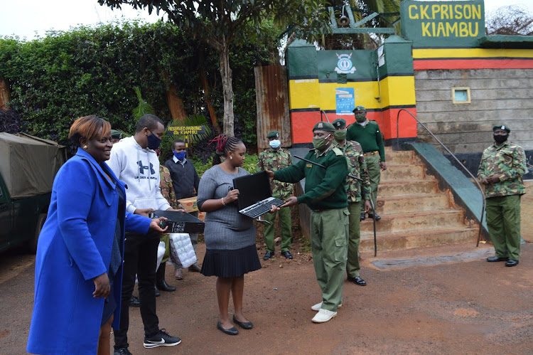 Members of law society of Kenya (LSK) kiambu chapter (On the left) hands over a laptop, webcam and other essentials to Samuel Mugo (Right) officer in charge G.K prison Kiambu as other officers looks on. Inmates cases will be conducted virtually