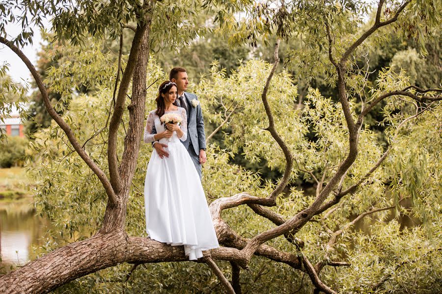 Wedding photographer Lena Bondarenko (lenabondarenko). Photo of 10 March 2020