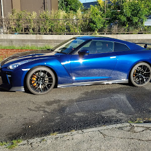 NISSAN GT-R