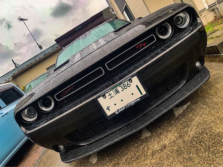 チャレンジャーの車が好きな人と繋がりたい・アメ車好きと繋がりたい・写真が好きな人と繋がりたい・梅雨入りに関するカスタム事例の投稿画像1枚目