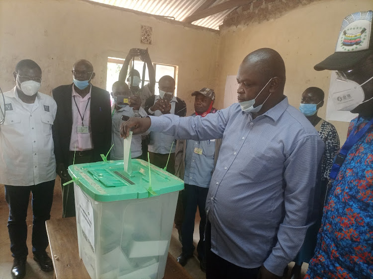 Majimbo Kalasinga castS his vote at Sikusi primary