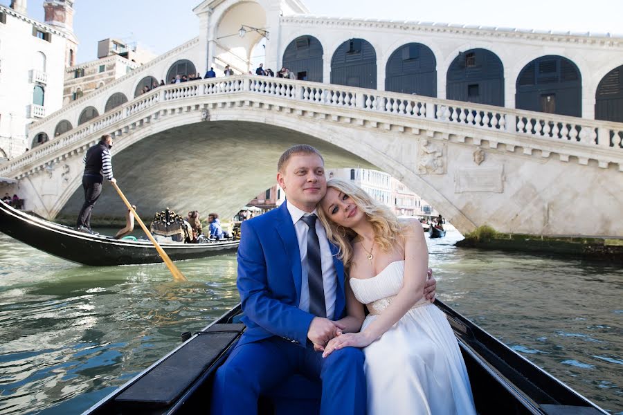 Fotógrafo de casamento Taya Kopeykina (tvkopeikina). Foto de 26 de abril 2017