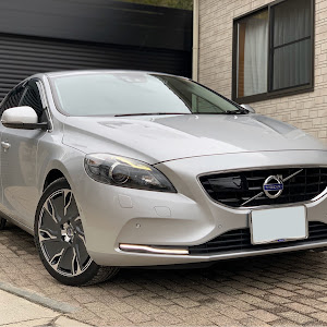 V40