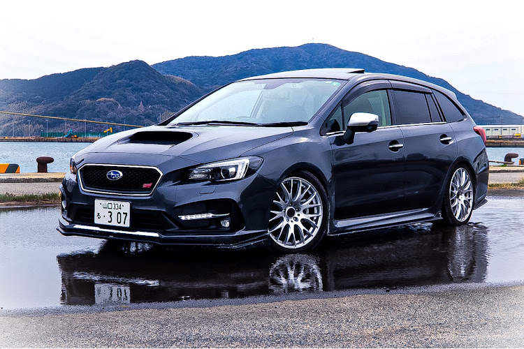 おっく〜 さんが投稿したレヴォーグSTI・水溜まりphoto・お兄ちゃんの車・洗車・一眼レフに関するカスタム事例の投稿画像1枚目