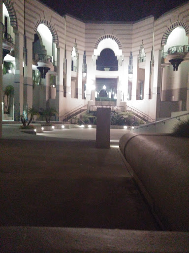 Beverly Hills City Hall, Bever