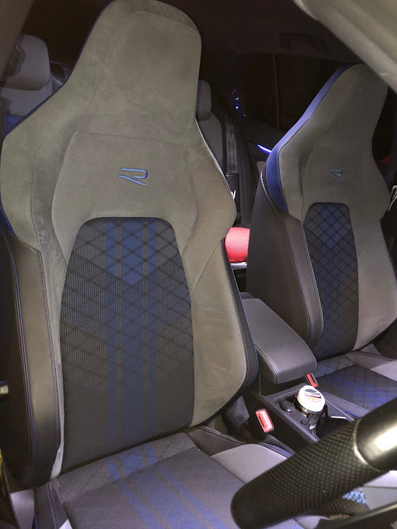 ゴルフ RのTuning Evolution B.L.K・ピックアップ間違いなし公開制限おくだ・くわがた・仕事・コーディングに関するカスタム事例の投稿画像1枚目