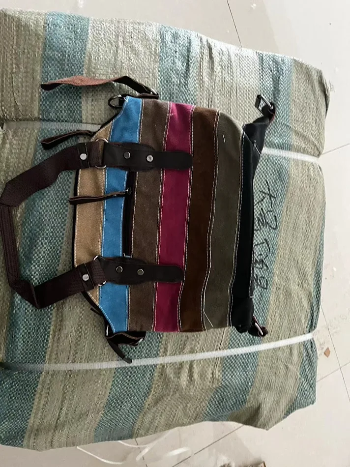 Nouveau sac en toile Europe et Amérique rayures arc-en-ciel, sac à main femme couture mode, sac de lavage en toile, sac à bandoulière.