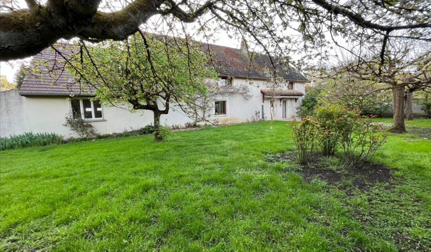 House with terrace Beaune