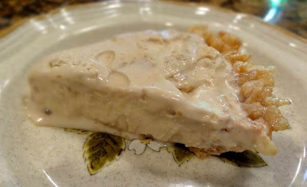 BONNIE'S KRISPY CARAMEL CREAM PIE_image