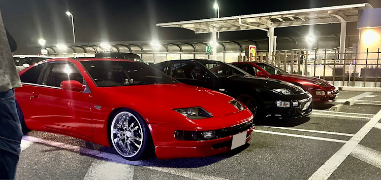 フェアレディZのオフ会・深夜ドライブ・集まりは楽しい・しゃべり夢中で喉が渇いて仕方ない😆・深夜のパーキングに関するカスタム事例の投稿画像1枚目