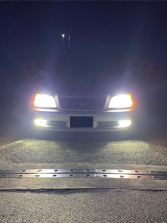 クラウンロイヤルのDIY・ヘッドライトLED化・LEDフォグ・ウインカーポジション取付・切り替え式フォグに関するカスタム事例の投稿画像3枚目