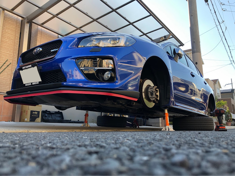 WRX S4の地べた撮り・ホイール交換・腹下チラリズムに関するカスタム事例の投稿画像1枚目