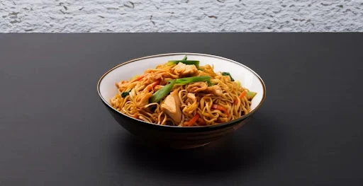 Chicken Shezwan Noodles (500 Gm)