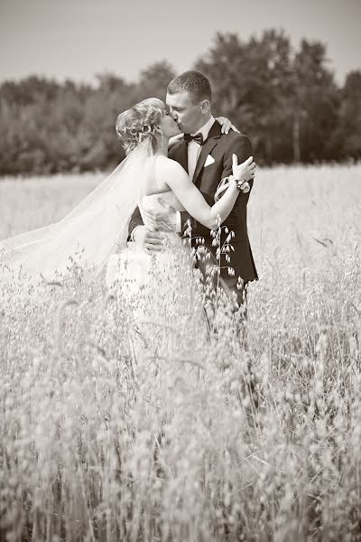 Fotógrafo de casamento Olga Savluk (olichcka). Foto de 4 de janeiro 2016