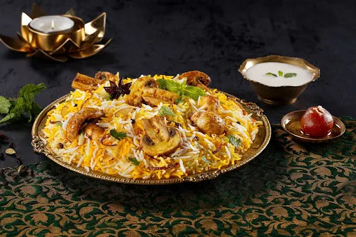 Taj-e-Khumb Biryani (Mushroom Biryani)