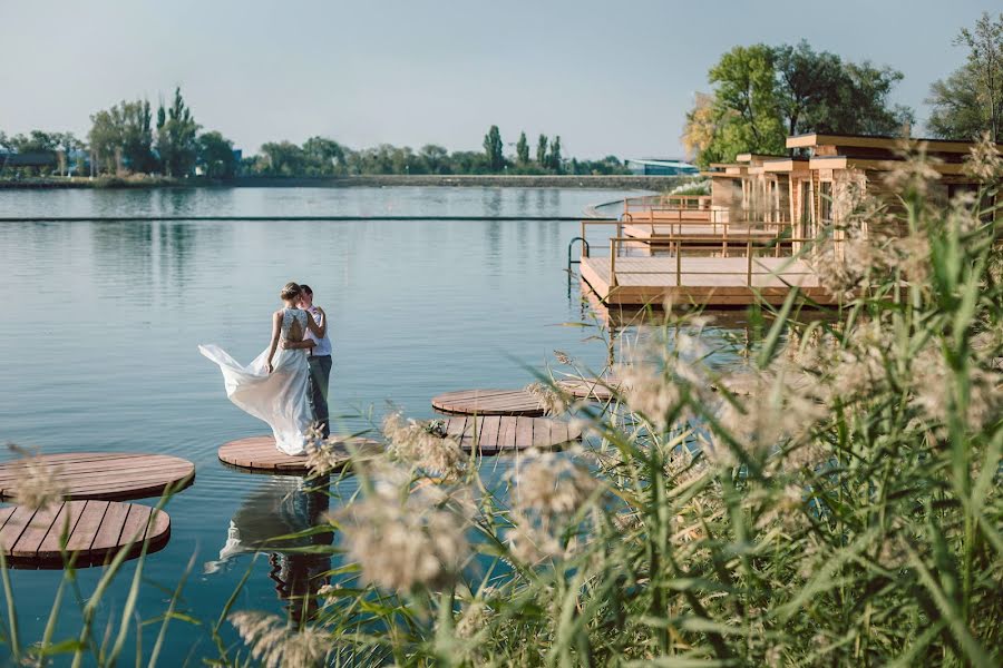 Fotografo di matrimoni Valentina Likina (likinaphoto). Foto del 13 ottobre 2019