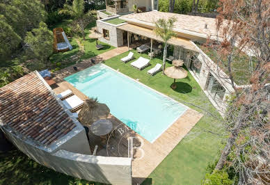 Villa with pool 13