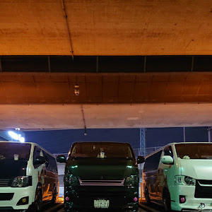ハイエースバン TRH200V