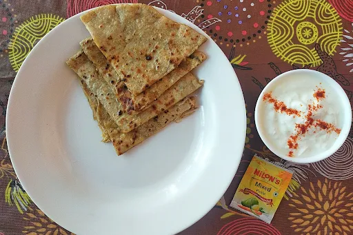 Tawa Paneer Paratha With Dahi