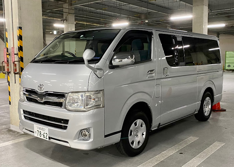 ハイエースバンのY.STYLE・どノーマルでごめんなさい💦・生涯初のハイエース・ディーゼル4wd・ボチボチやります！に関するカスタム事例の投稿画像1枚目
