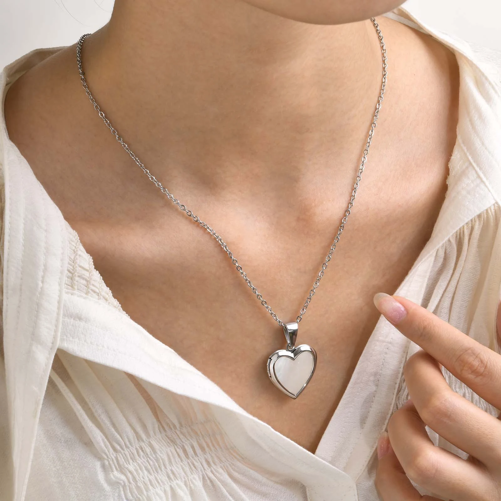 Title 13, Collier femme pendentif coeur doré motif abalon...