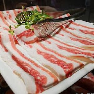 肉多多火鍋