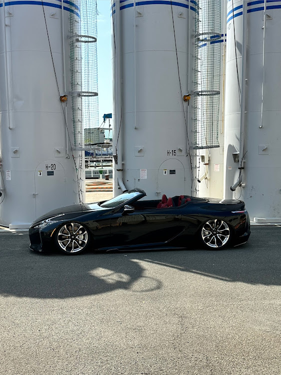 LCのLexus・lc500コンバーチブル・エアサスに関するカスタム事例の投稿画像1枚目