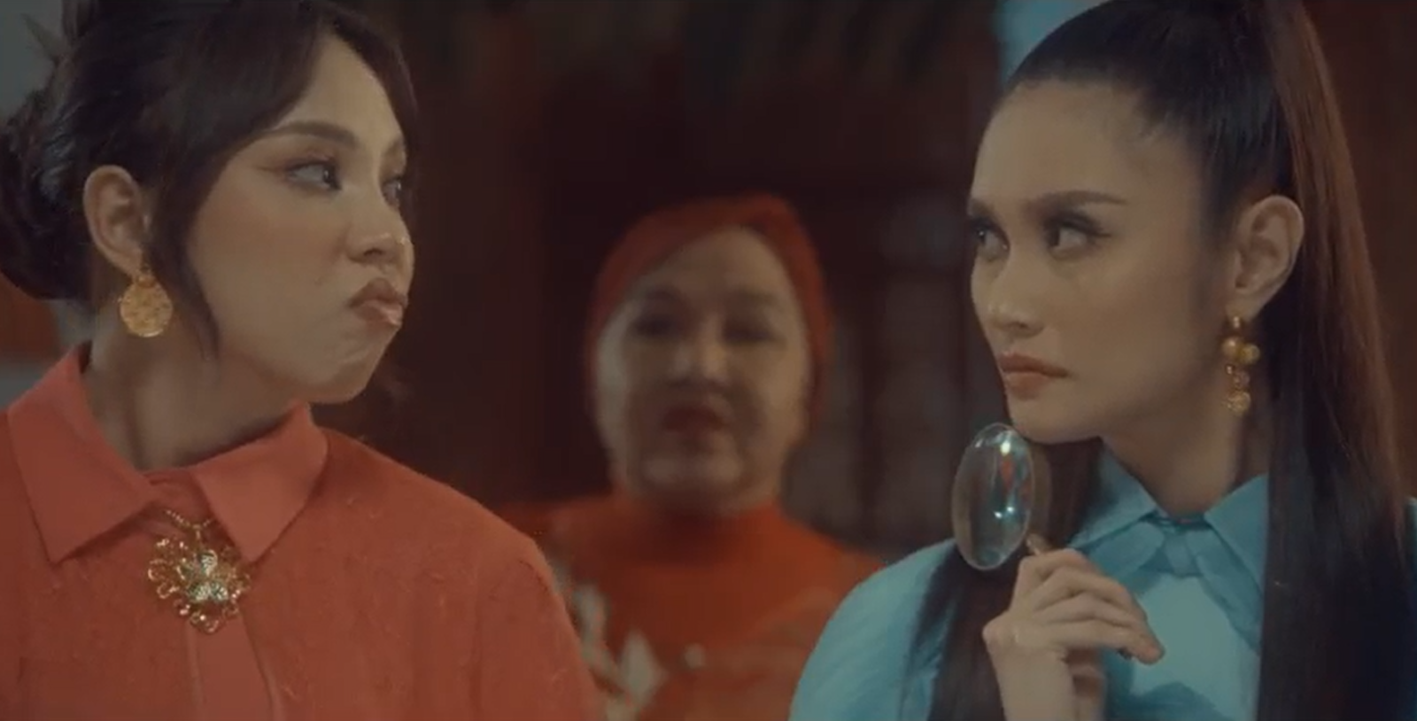 Watsons brings real-life sisters ayda & fyna into detective mode in latest raya video | weirdkaya