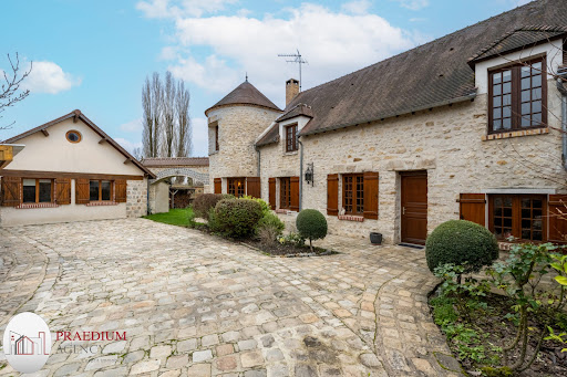 House with garden and terrace 2