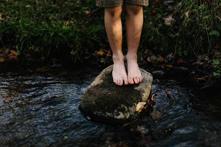 A study has found that children who go barefoot growing up have better balance than those who wear shoes.