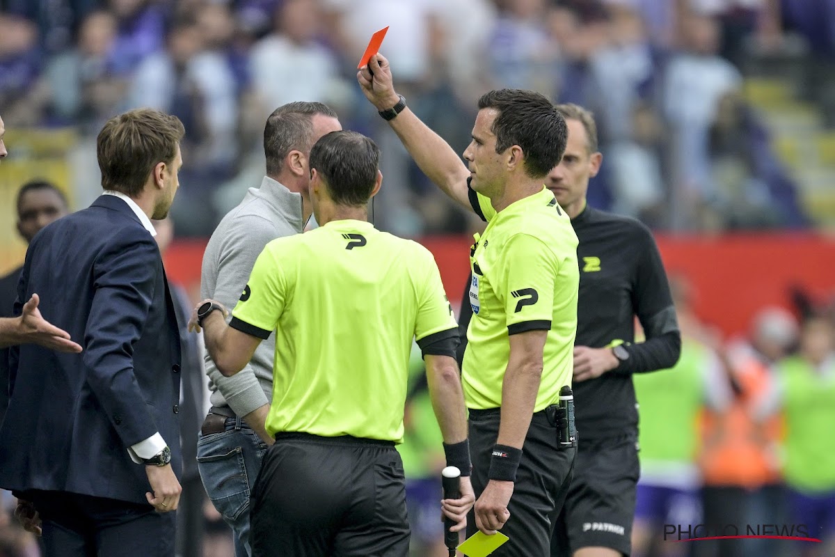 📷 A huge uproar on social media after Nicky Hayne received two yellow cards – Football News