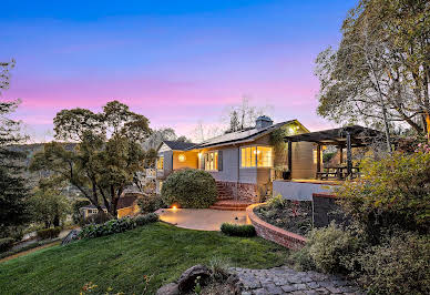 House with pool and garden 9