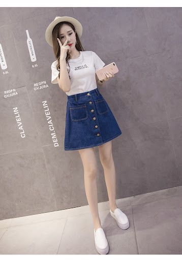 Title 3, Slim fit short skirt, a hip skirt designed to f...